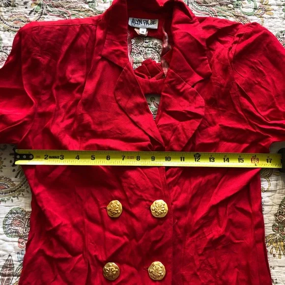 Unique Red vintage blazer w/double-breasted gold buttons keyhole back blazer - Picture 7 of 9